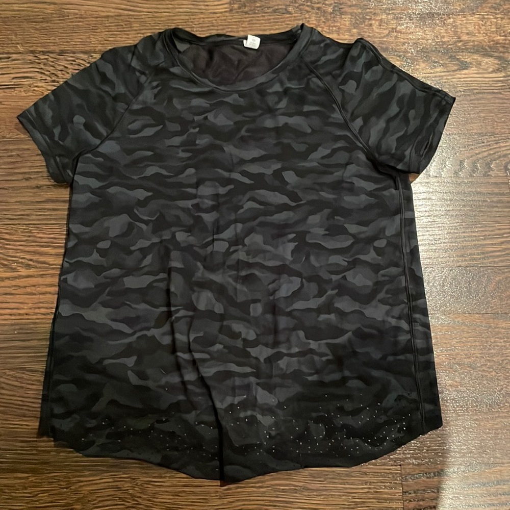 Lululemon T-shirt